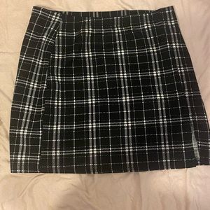1XL SHEIN black plaid skirt